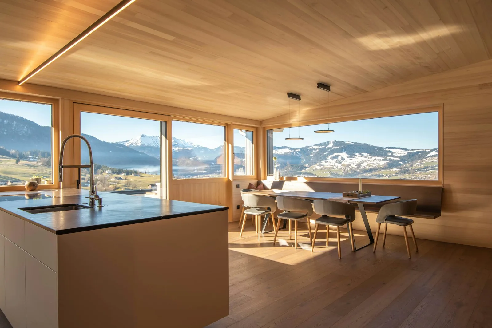 Espace d’accueil lumineux en montagne, photographie d’illustration